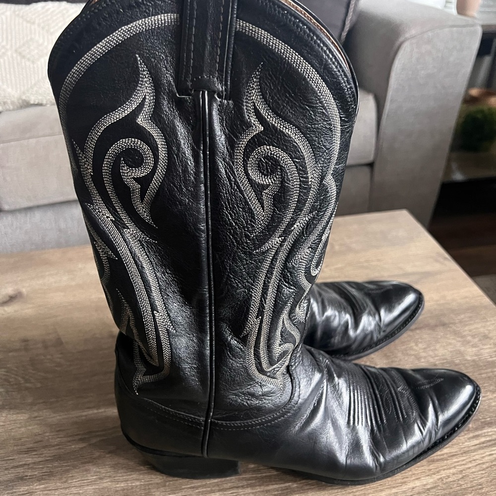 Tony lama cowboy boot.